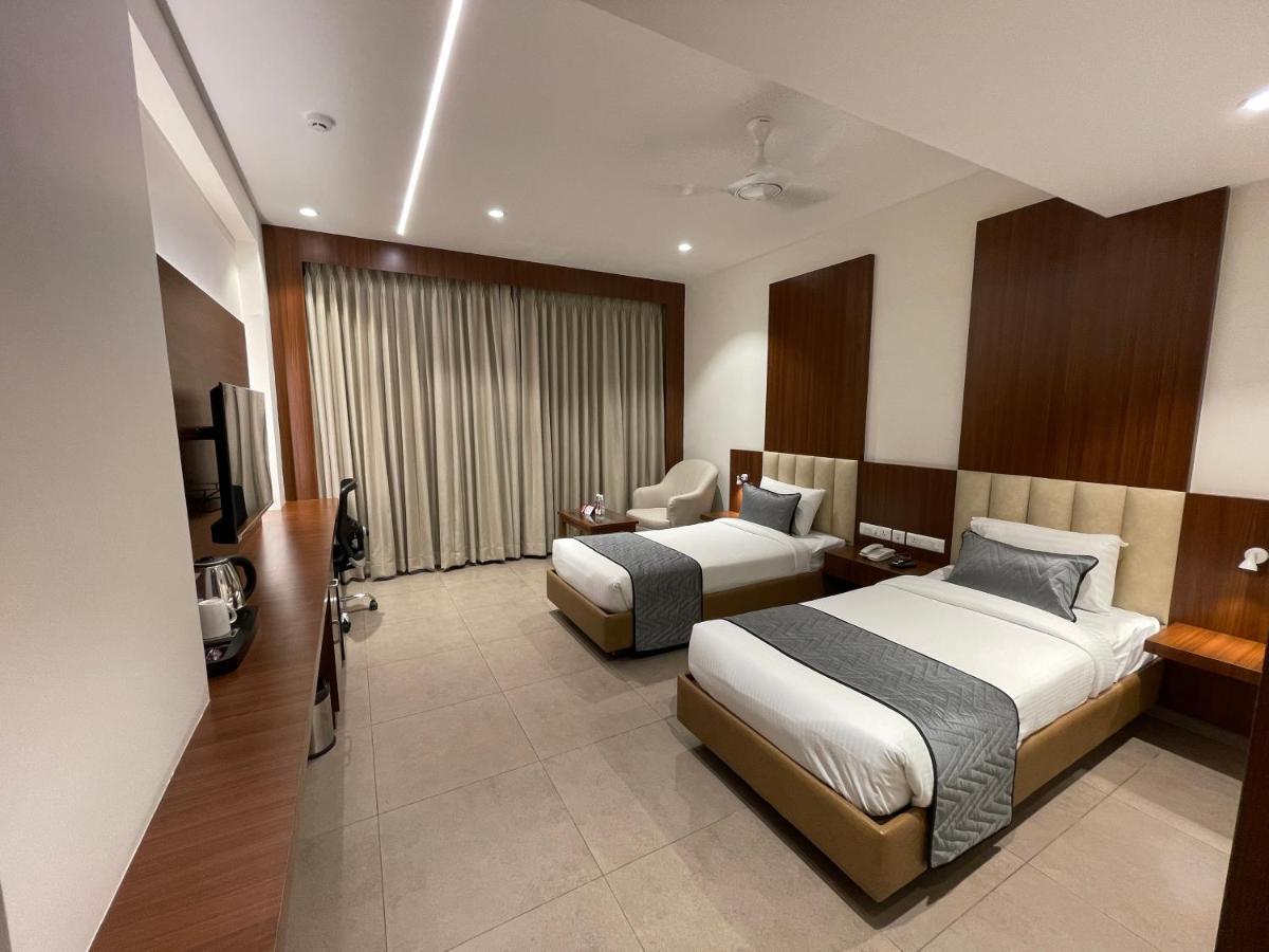 Jubilee Park Hotel Hyderabad Bagian luar foto