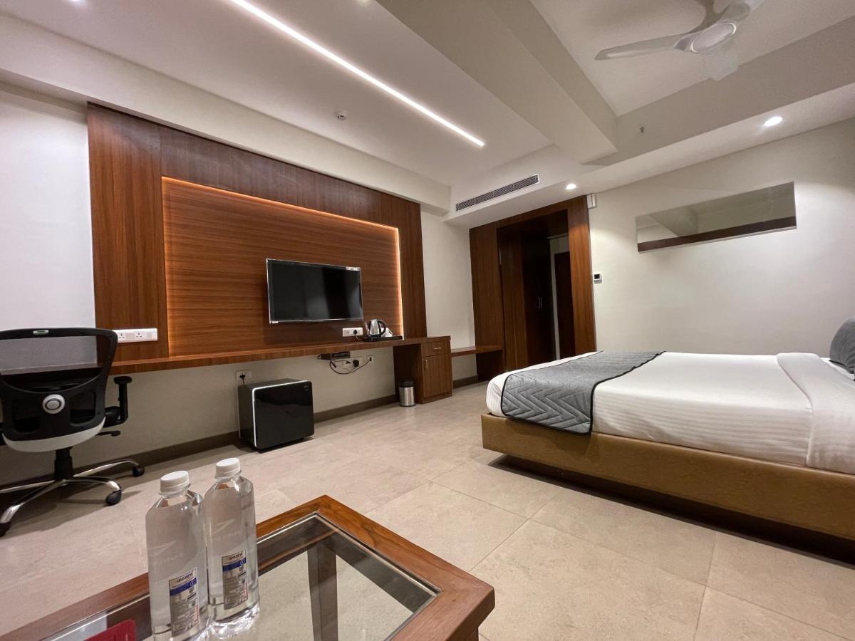 Jubilee Park Hotel Hyderabad Bagian luar foto