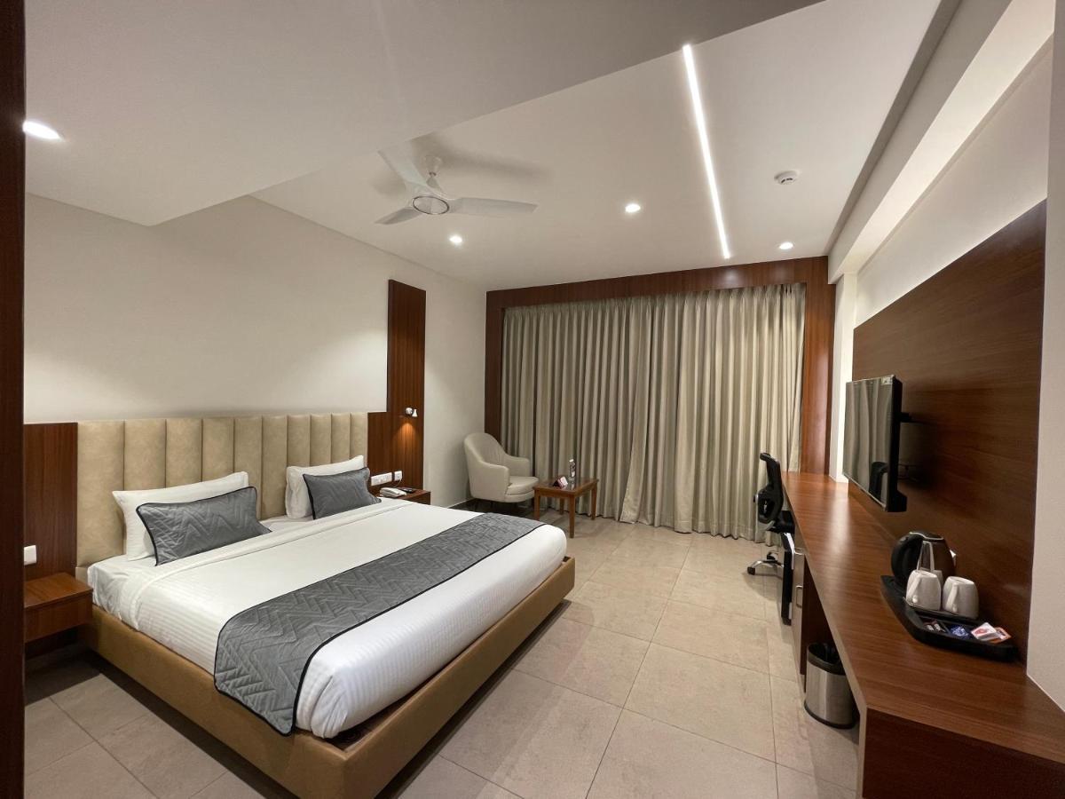 Jubilee Park Hotel Hyderabad Bagian luar foto