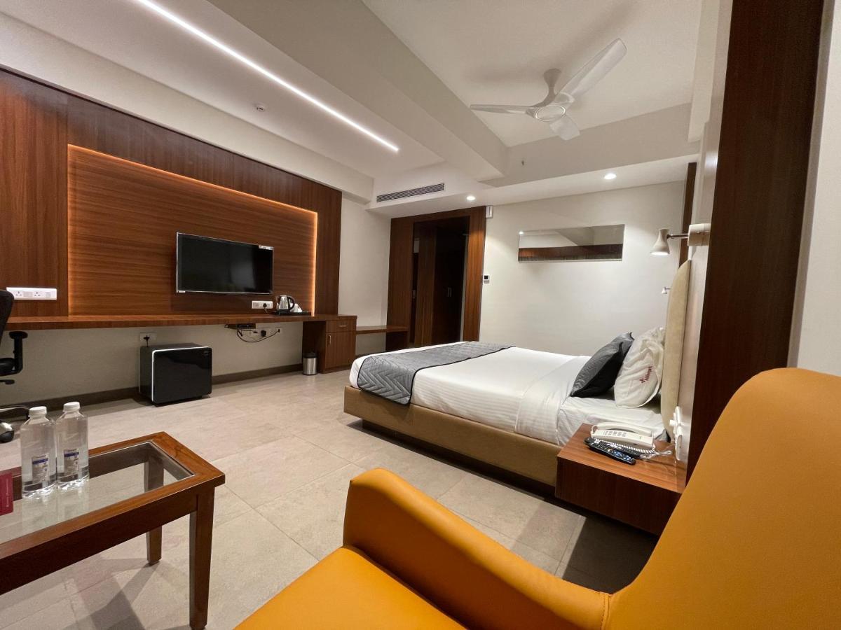 Jubilee Park Hotel Hyderabad Bagian luar foto